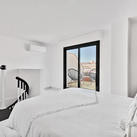 La Fiesta, 250 M To The Sea Swimming Pool Apartment